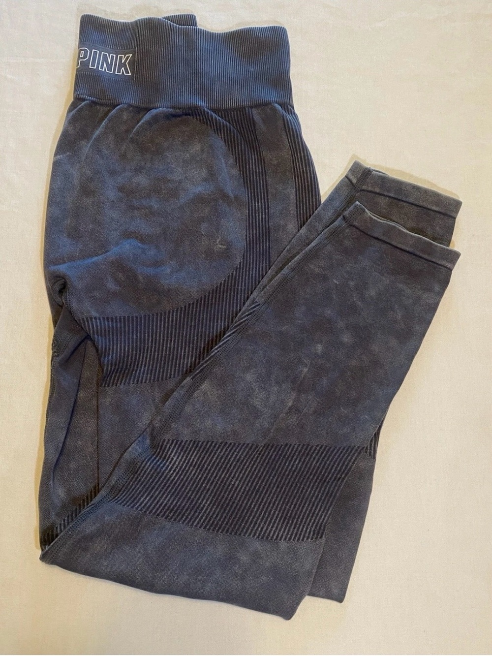 PINK Victoria's Secret Acid Wash Seamless Medium Leggings Gray
Athleisure #0015